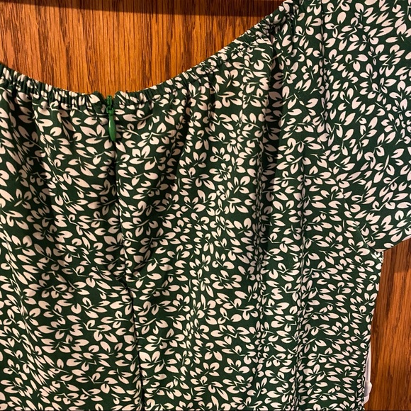 Puff Sleeve Wrap Style Romper - Picture 4 of 5